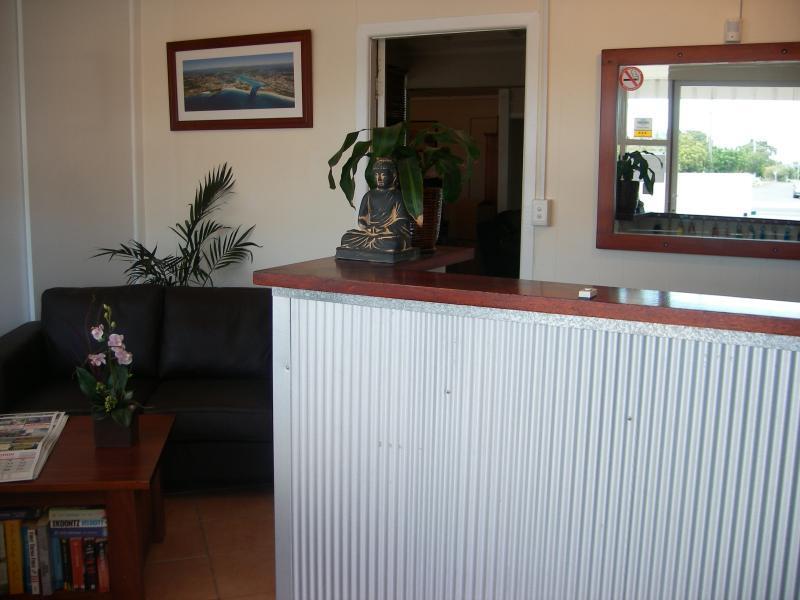 Bali Hi Motel Tuncurry Exterior photo