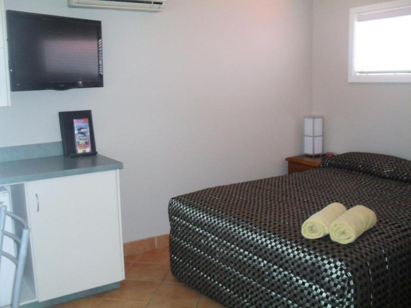 Bali Hi Motel Tuncurry Exterior photo