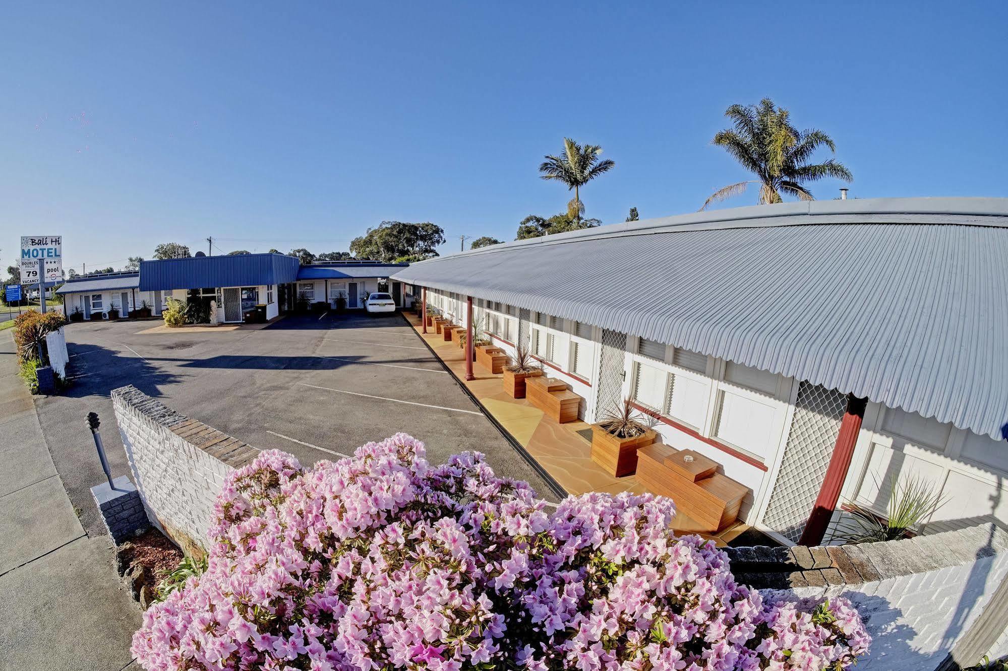 Bali Hi Motel Tuncurry Exterior photo
