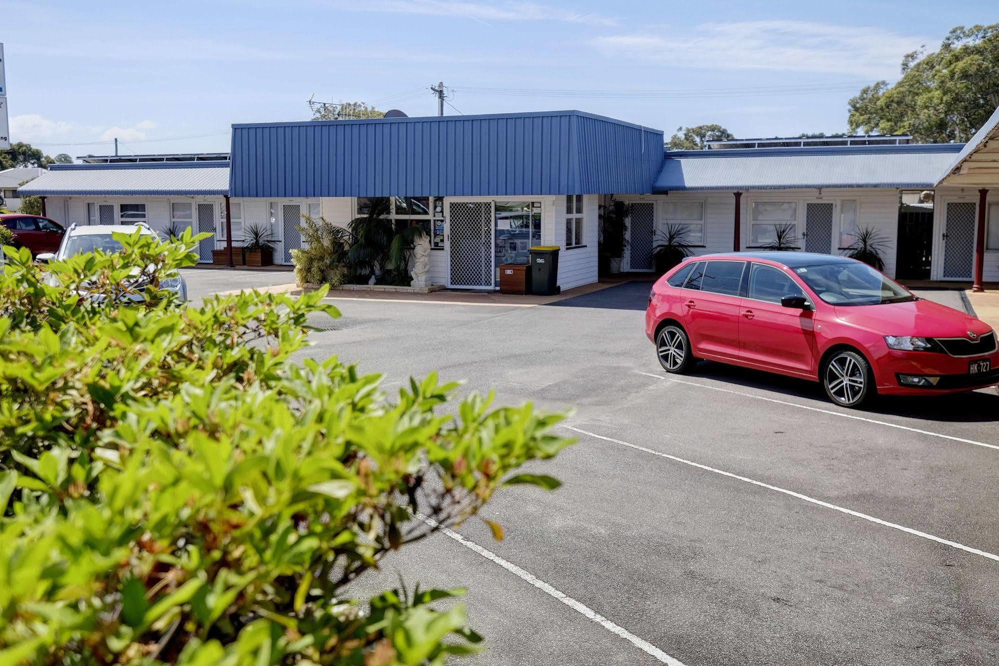 Bali Hi Motel Tuncurry Exterior photo