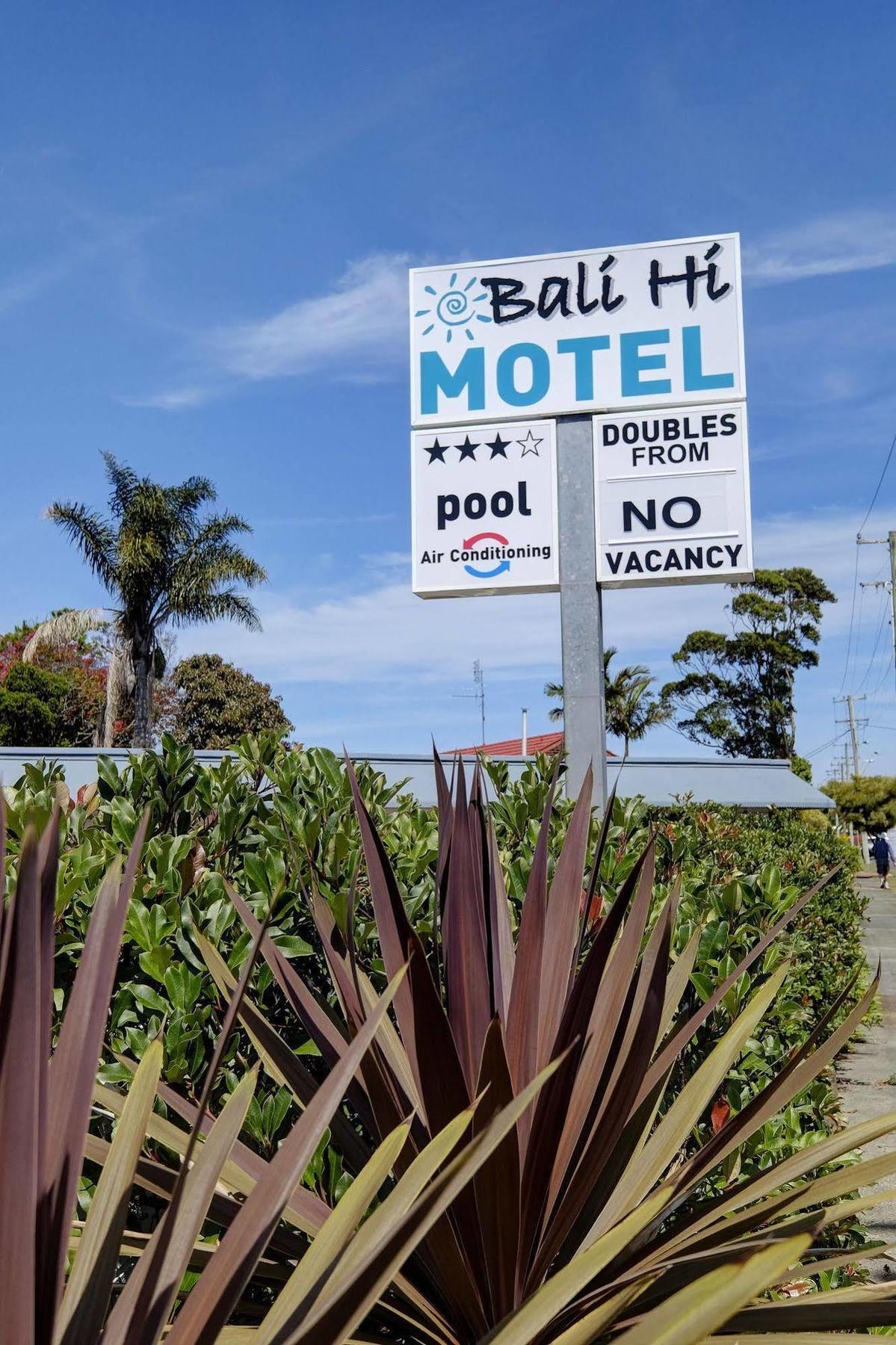 Bali Hi Motel Tuncurry Exterior photo