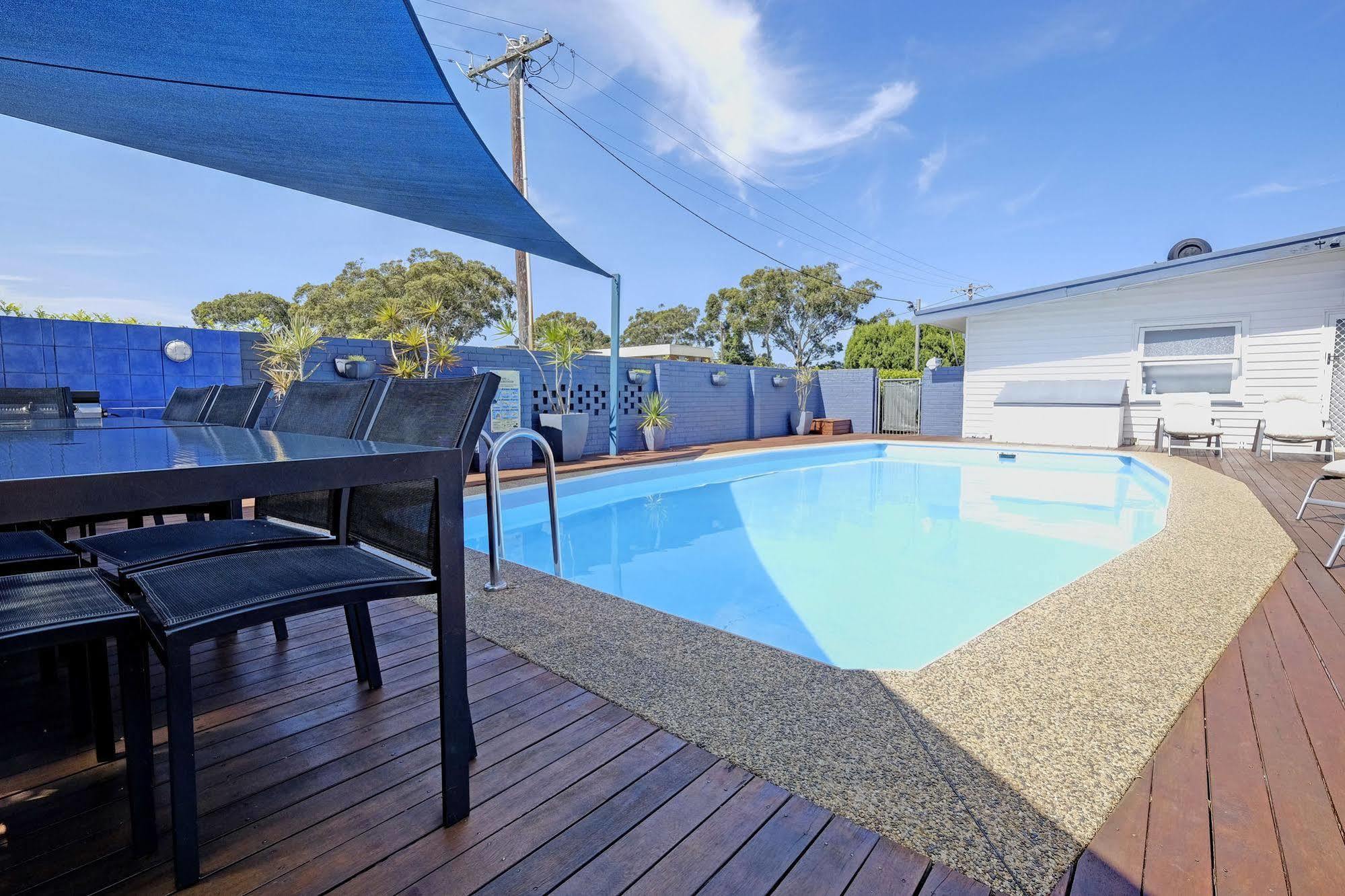 Bali Hi Motel Tuncurry Exterior photo