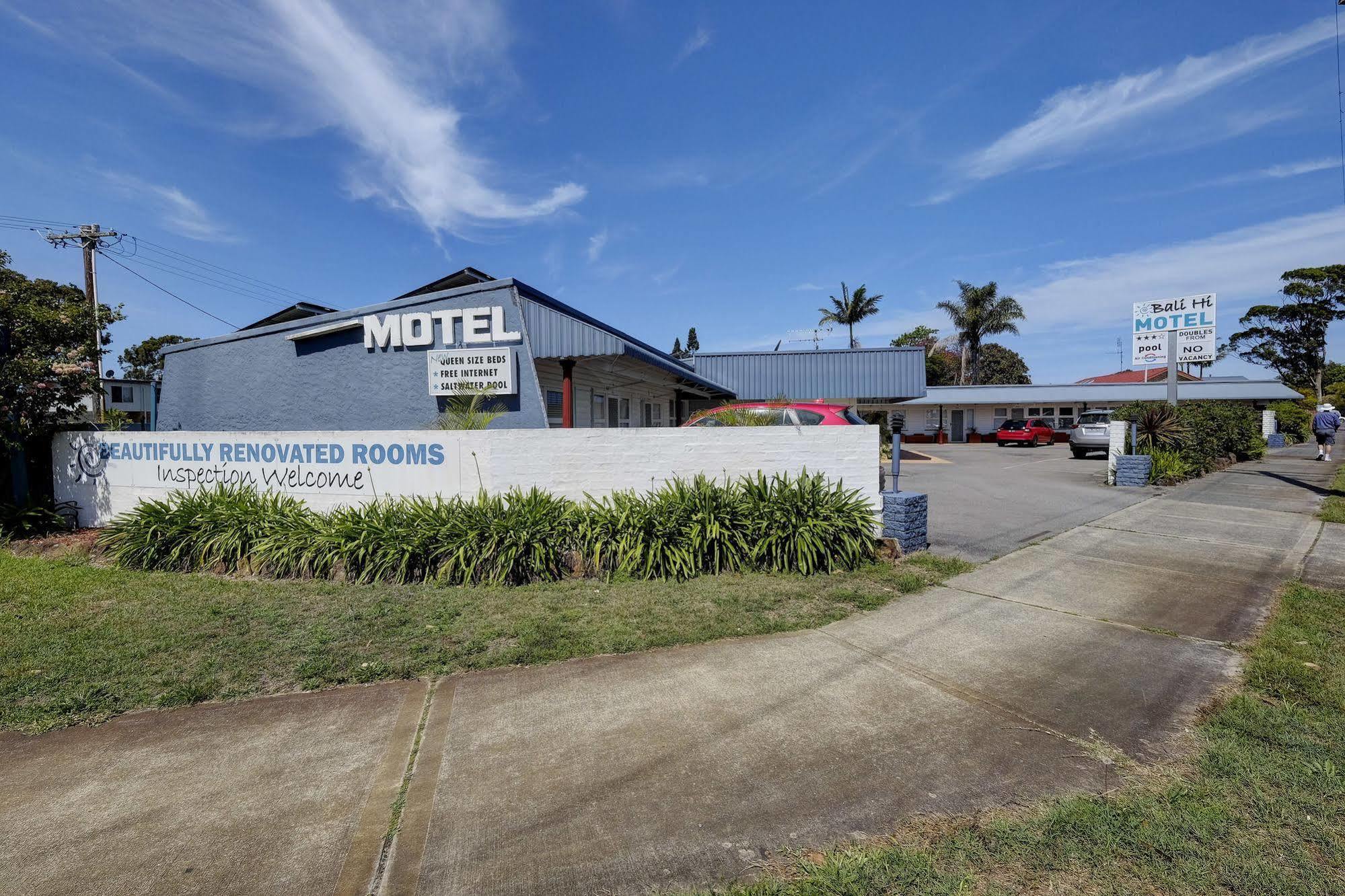 Bali Hi Motel Tuncurry Exterior photo
