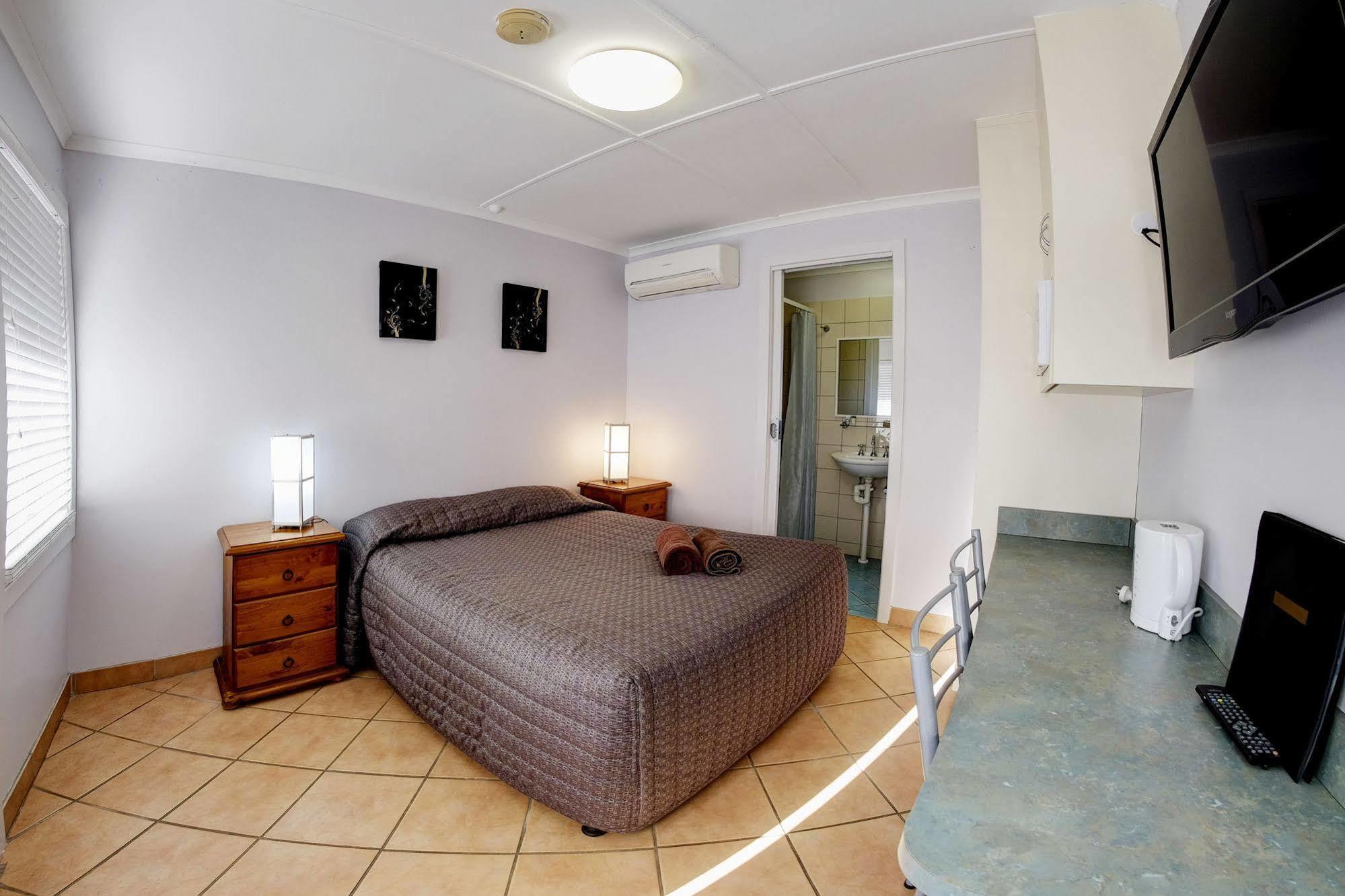 Bali Hi Motel Tuncurry Exterior photo